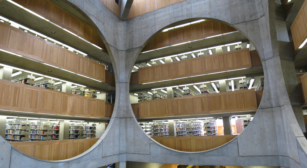 Exeter 图书馆外部全景