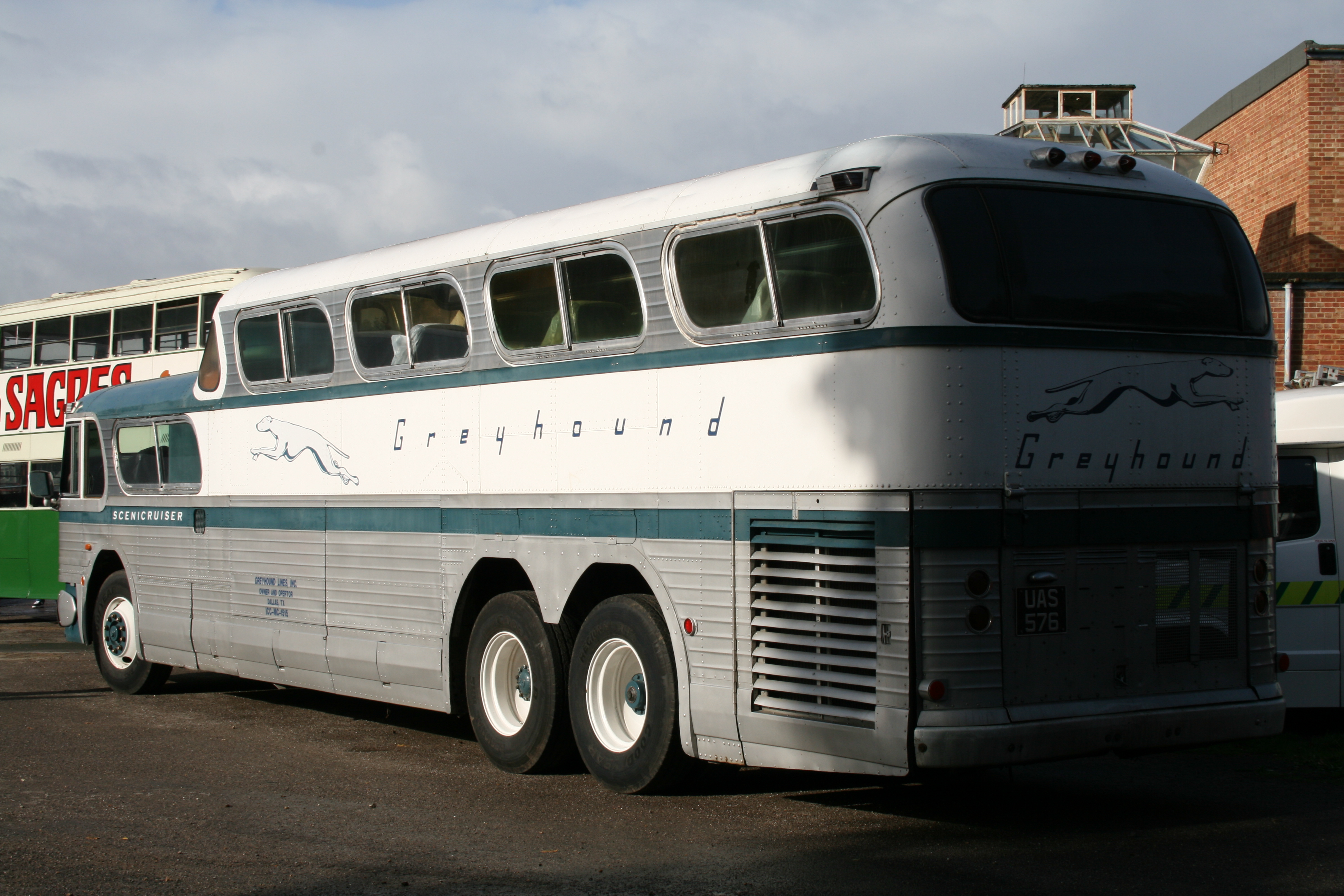 灰狗巴士 Scenicruiser——视图2