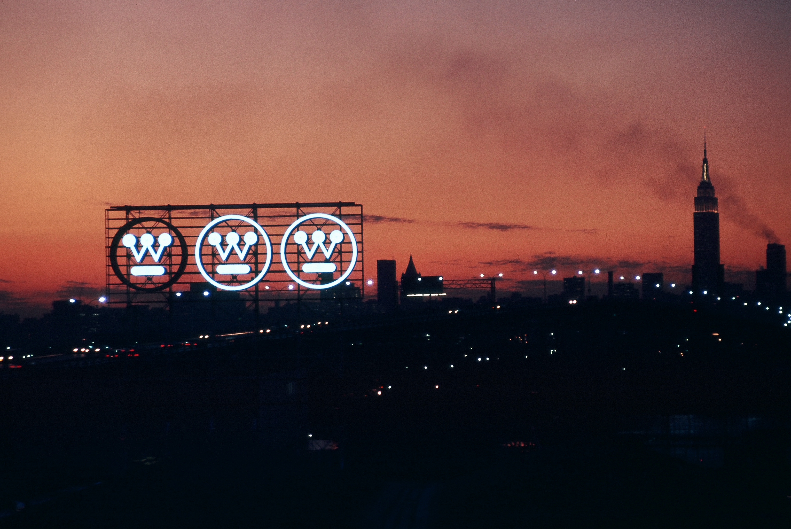 Westinghouse 标志——视图3